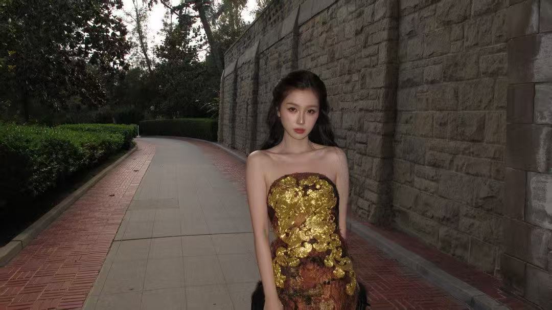虞书欣在Goldgala偶遇姜暮虞书欣晒Goldgala十二宫格哇！好美啊！ 还