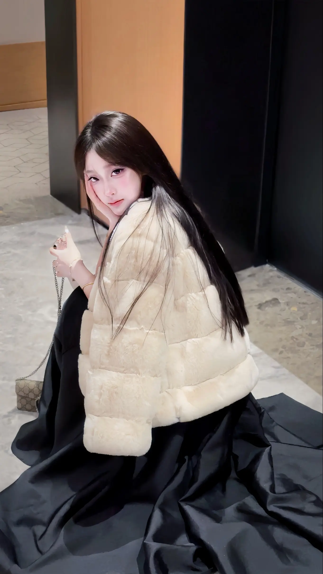 白玉缀枝头.