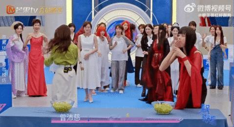 谁说浪7没有群像别人的群像是感人，浪7的群像是笑死人，但你说它不是群像？那什么是