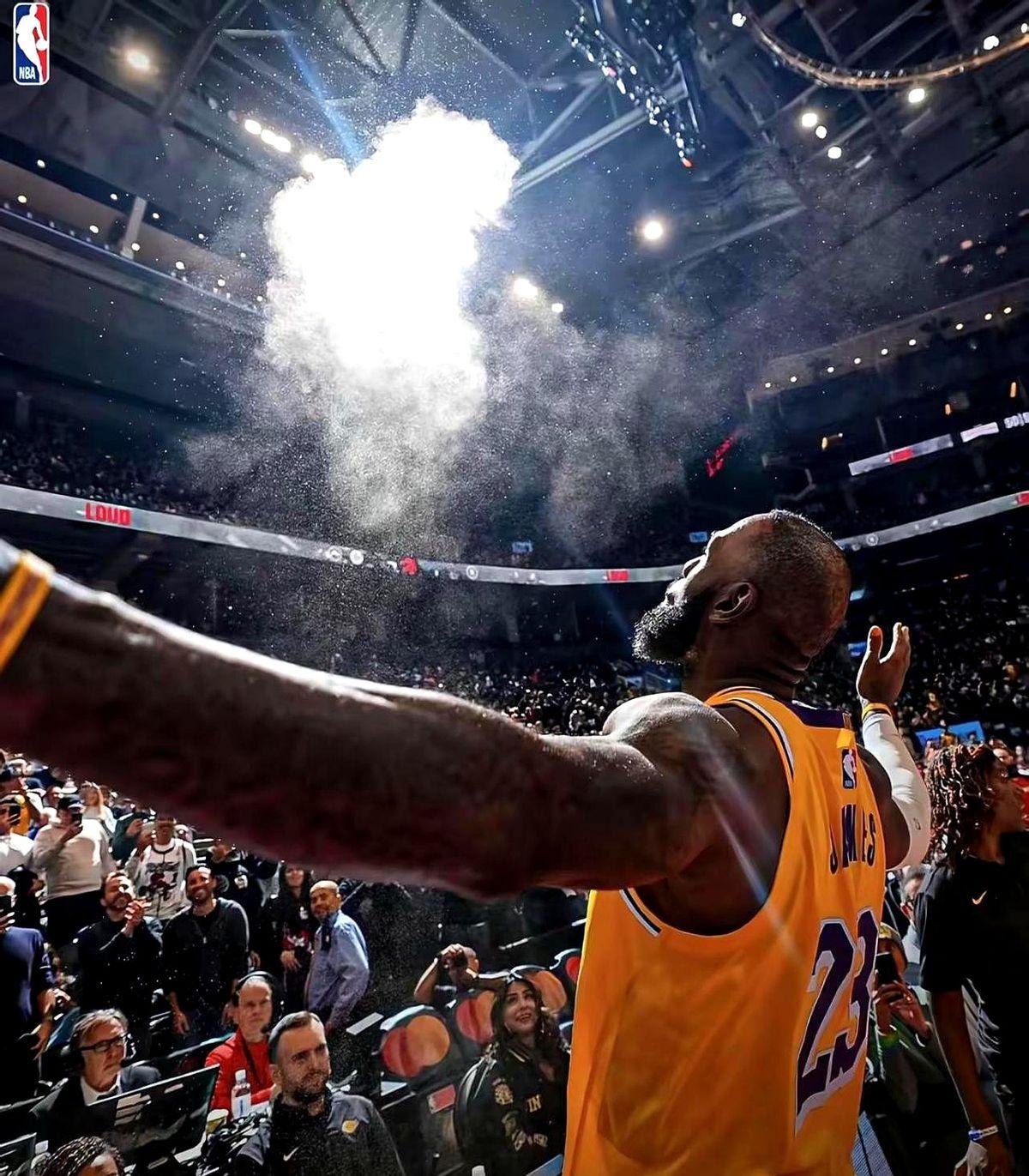 湖人这下彻底天塌了。48小时内连折两员大将，季后赛还没开打，核心阵容快伤没了。