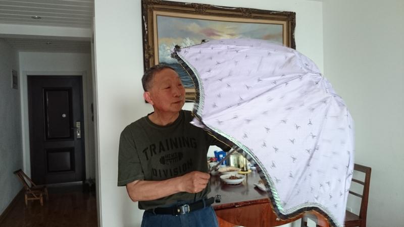 河南郑州91岁的王先生，老伴去世5年，他恋上50岁女友玲玲，想把写着亡妻名字的房