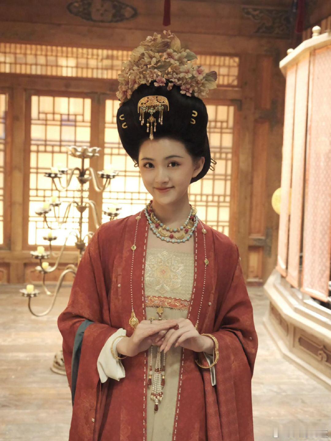 王奕婷太平年王奕婷把周女英演活啦，眼神戏满满情绪层次，将人物在乱世的宿命感展现无