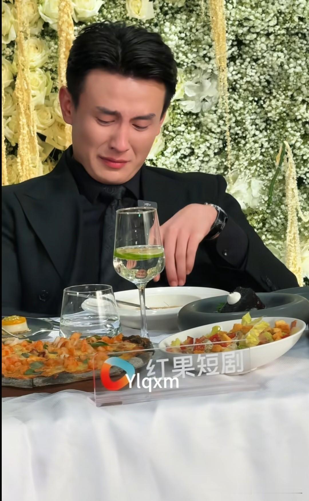 上次刷到看到她俩二搭第一眼就被吸引了，整个人大大方方的一点不扭捏，气质舒服又大气