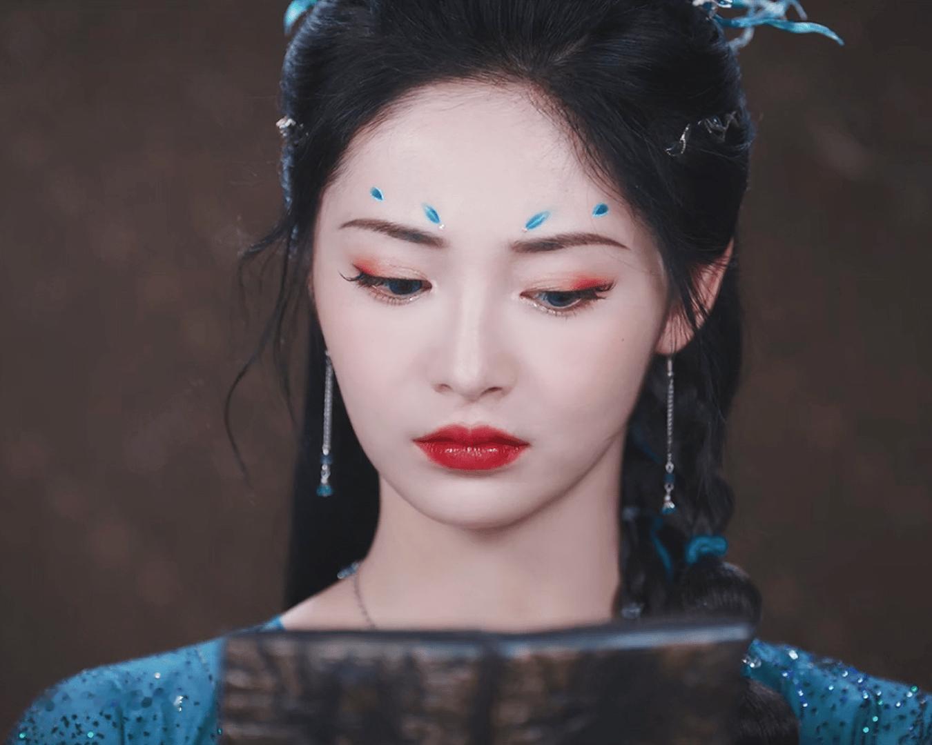 你爱的是这个温柔蓝眼鸣鸾还是红眼鸣鸾火辣辣捏～～～[害羞][害羞][害羞]周洁琼
