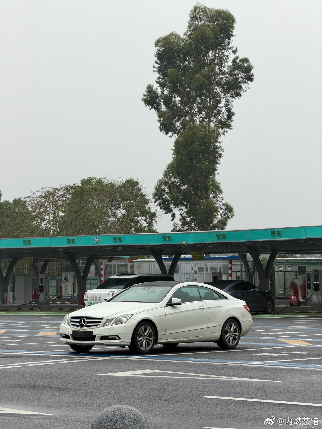 E350 Coupe依买家要求进行了一些整备，即将去往远方服役。平时开这车的时候