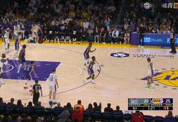 尼克-史密斯上来打衔接段，第一次出手命中👌国王vs湖人