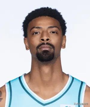 都说青岛队米奇的工资高，但是米奇的高工资我一点也不羡慕，因为这都是他一分一分打出