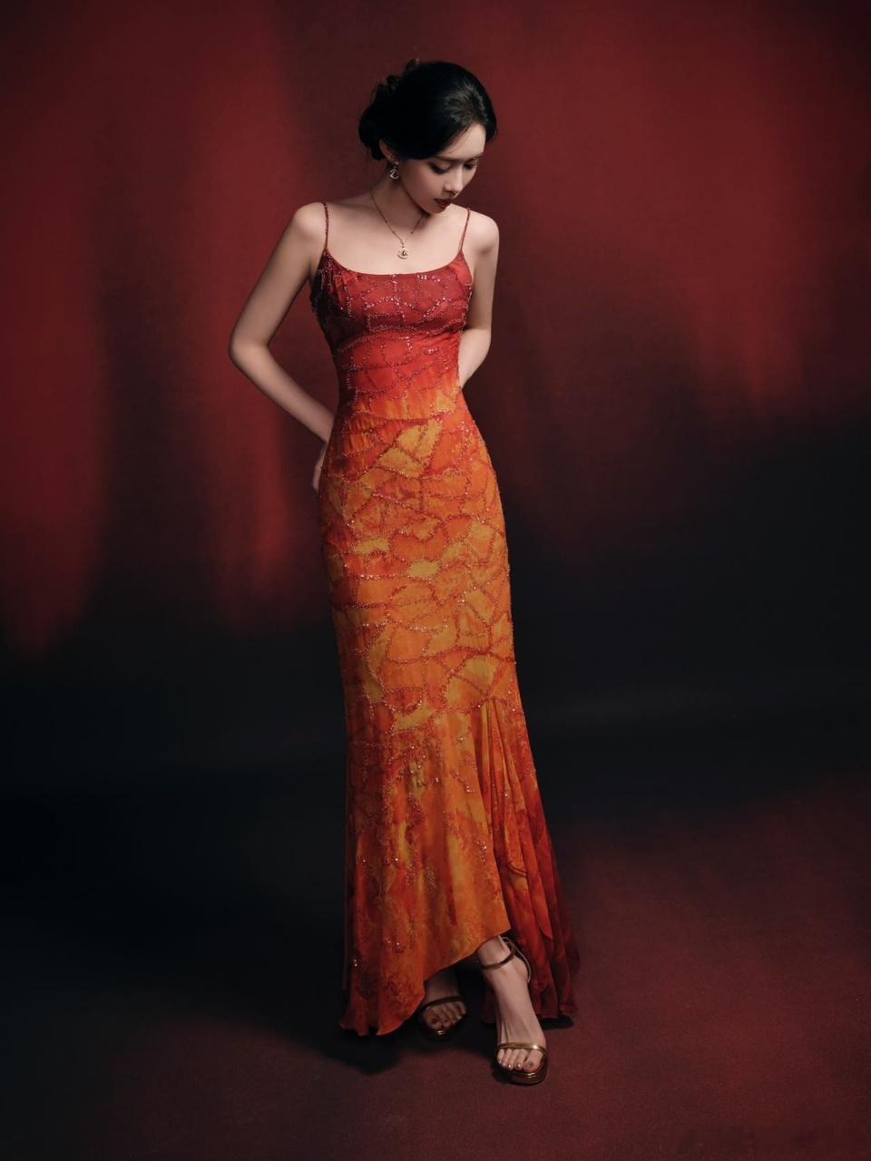 孟子义金鱼7秒落泪情绪在眼眶流转的样子实在太有故事感，那种破碎又坚韧的美真的直击