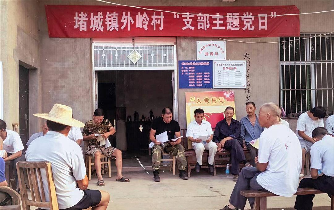 【吴劲松身体力行：洪水袭来，他与儿子共守大堤七天七夜】 ​​​