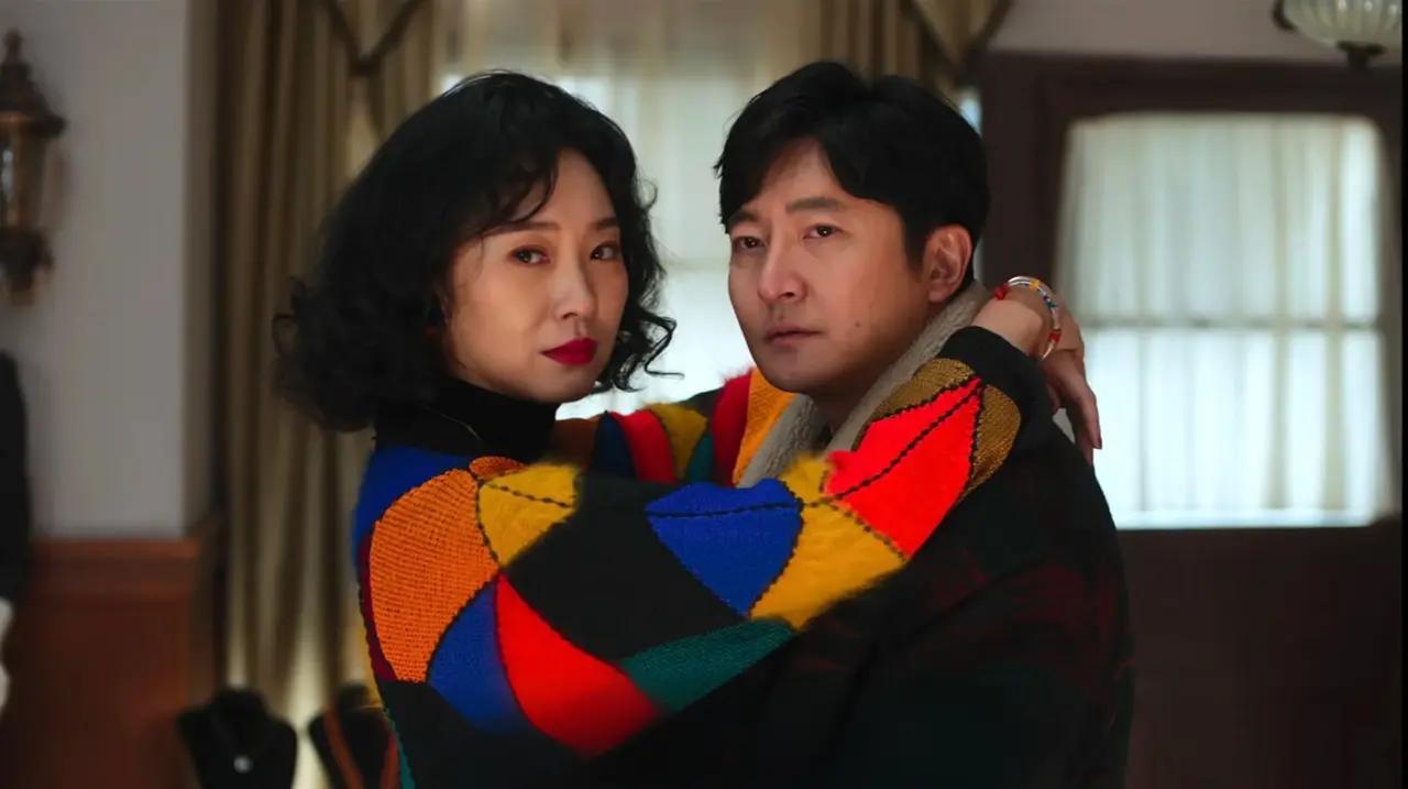 老舅虽然是悲剧，但老舅还是把东北人的乐观，豁达，善良，幽默表达出来了，老舅没有主