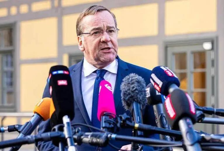 英国不参战，法国不参战，德国也不参战，全世界等着看美国的笑话
 
聊国际局势，最