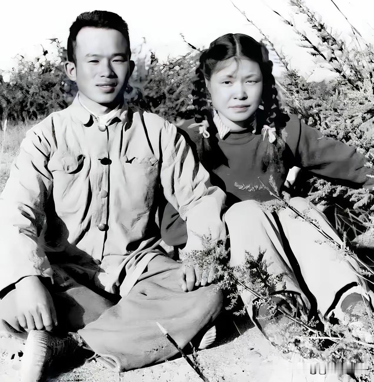 1954年西藏阿里珍贵留影：高原第一对戍边夫妻，把青春葬在雪域边关
 
1954