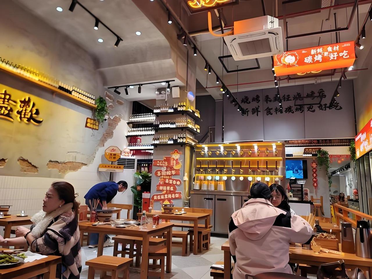 “活该你发财！”安徽宿州，一男子开了家烧烤店，生意好好的，突然关门13天，竟然是