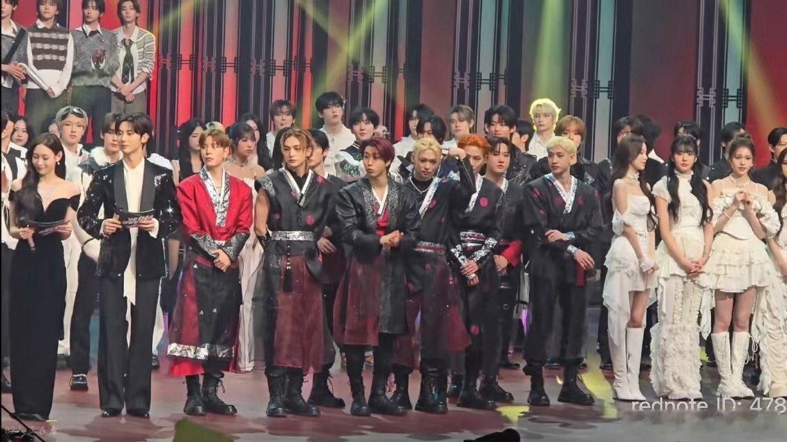 小迷迷你们怎么就站TXT前面了 