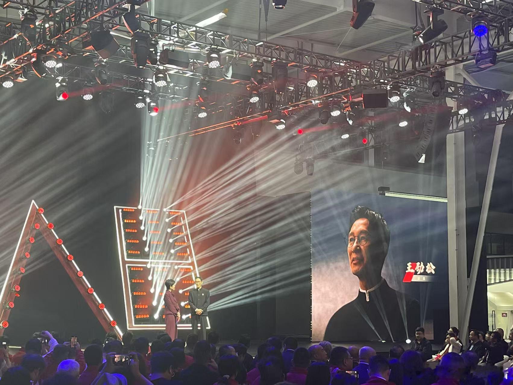 王劲松印象最深刻的一顿饭  王劲松奋斗的动力  王劲松老师提到的那顿难忘饭，承载