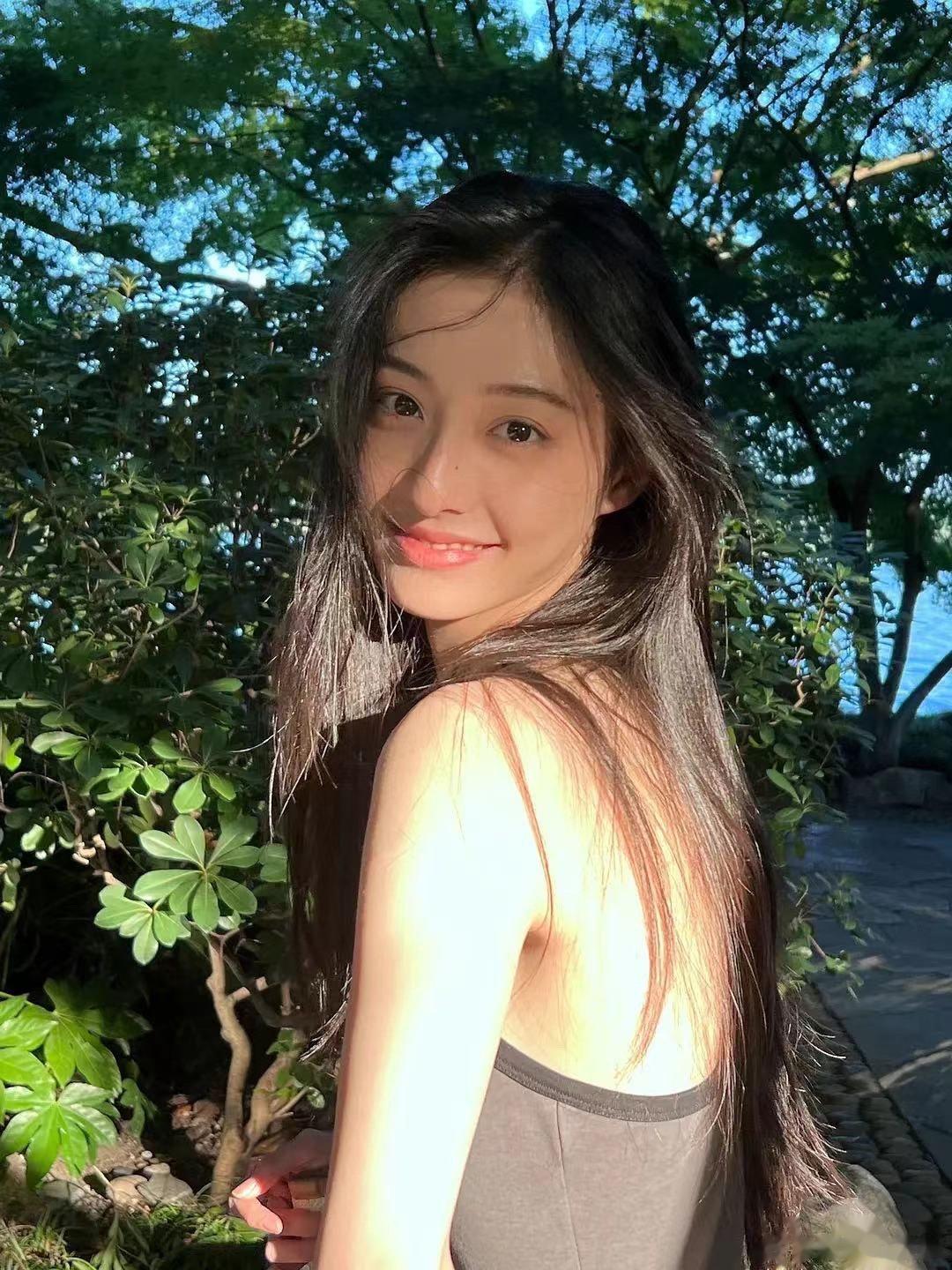 这两位待爆 00小花颜都好顶呀！胡连馨|包上恩 ​​​