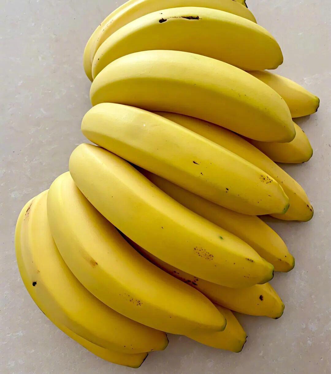 冷知识百科｜香蕉放冰箱，反而坏得更快🍌香蕉属于热带水果，扛不住冰箱低温。冷藏室