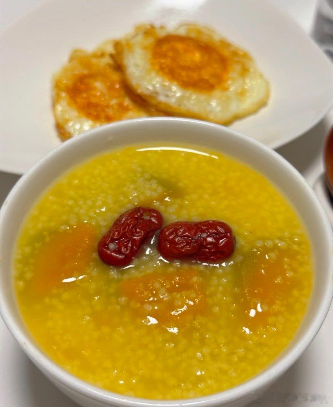 今日晚饭黄瓜红枣小米粥