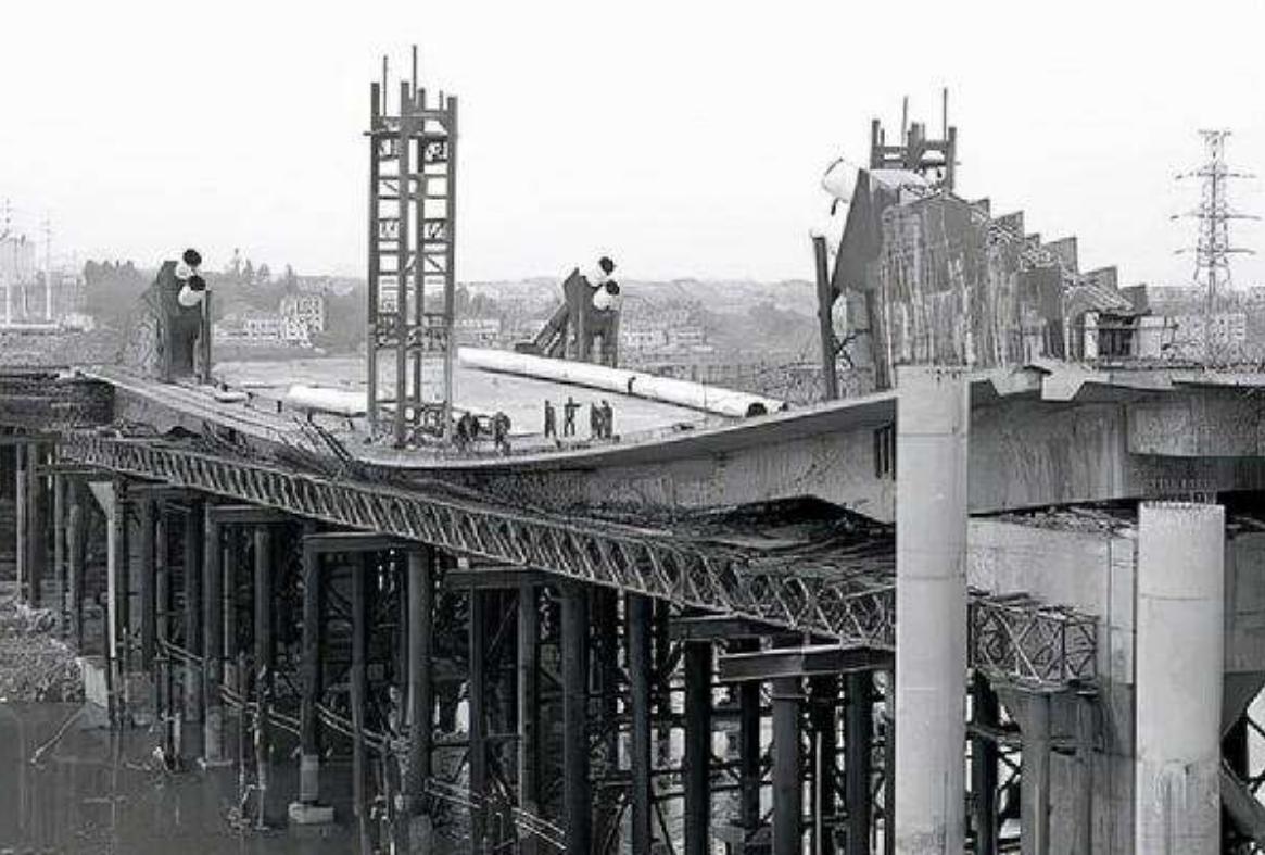 1993年，一骗子“卖掉”河北一座大桥，被捕后大笑：他们真去拆了


在城市的繁