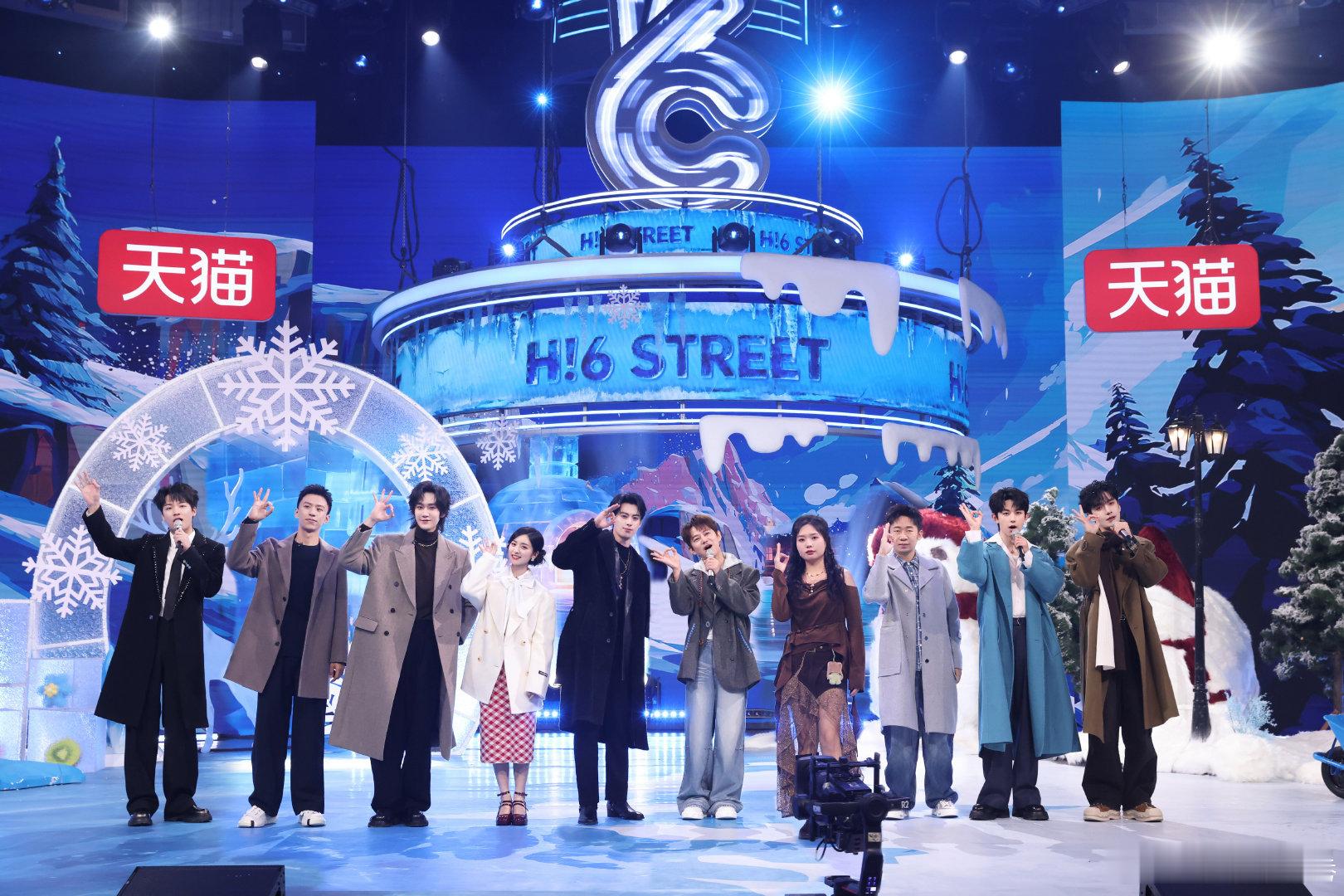 王鹤棣声母组词环节的泥石流！王鹤棣汪铎付航演扔飞盘遛狗 飞盘一扔，“遛狗”那味儿