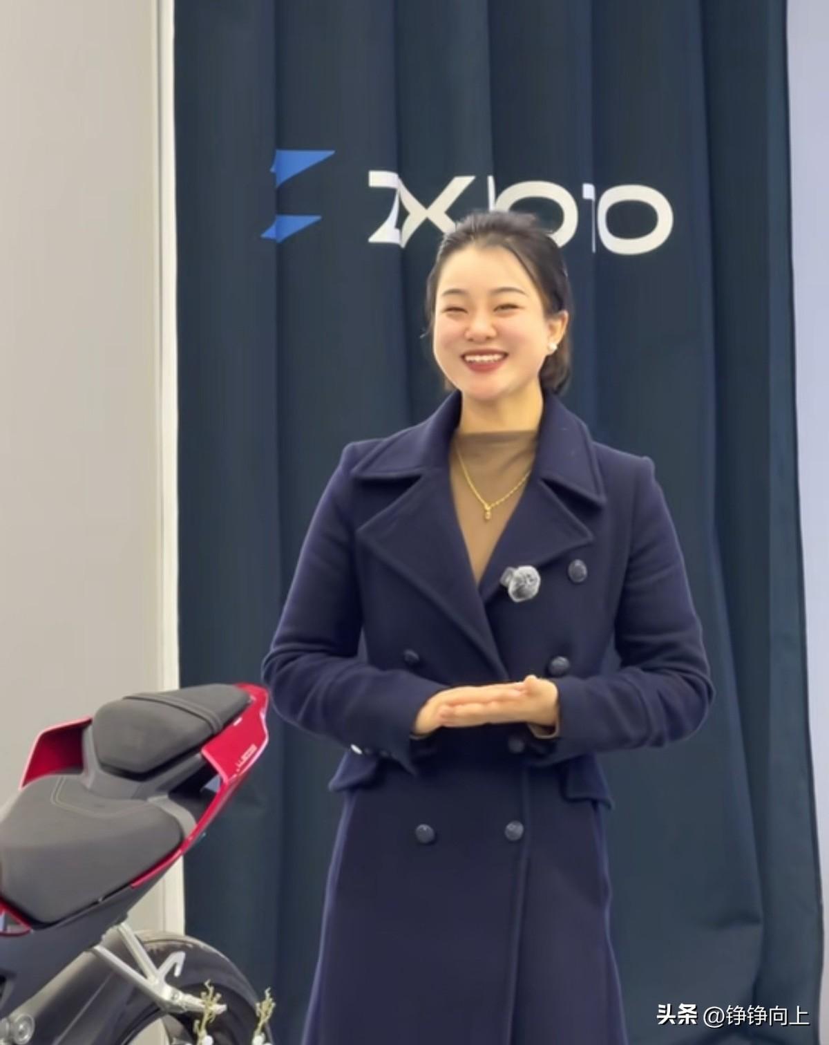 穷修车工拿了世界冠军，回望路上站着四个“贵人”。
这故事听起来像标准的励志模板。