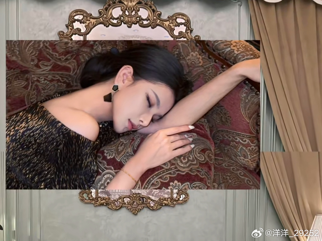 洋洋高锐’七月……遐想◎夏……想寻觅一芳净土哪里有……芙蓉哪里有……红袖◎可是…