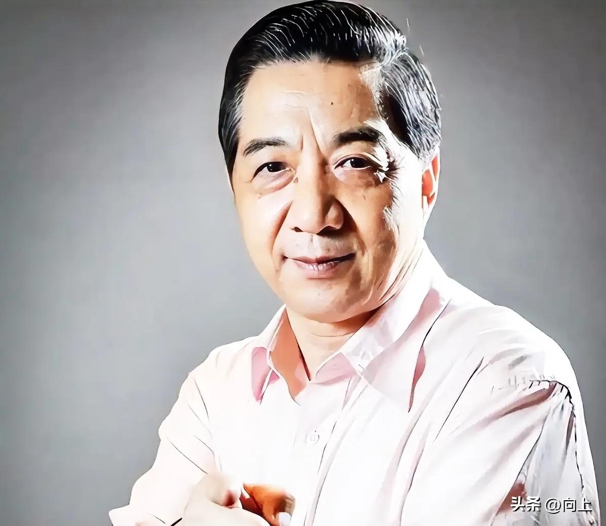 局座张召忠又双叒被热议啦！
十年前，局座在《海峡两岸》节目中说激光武器应用于军方