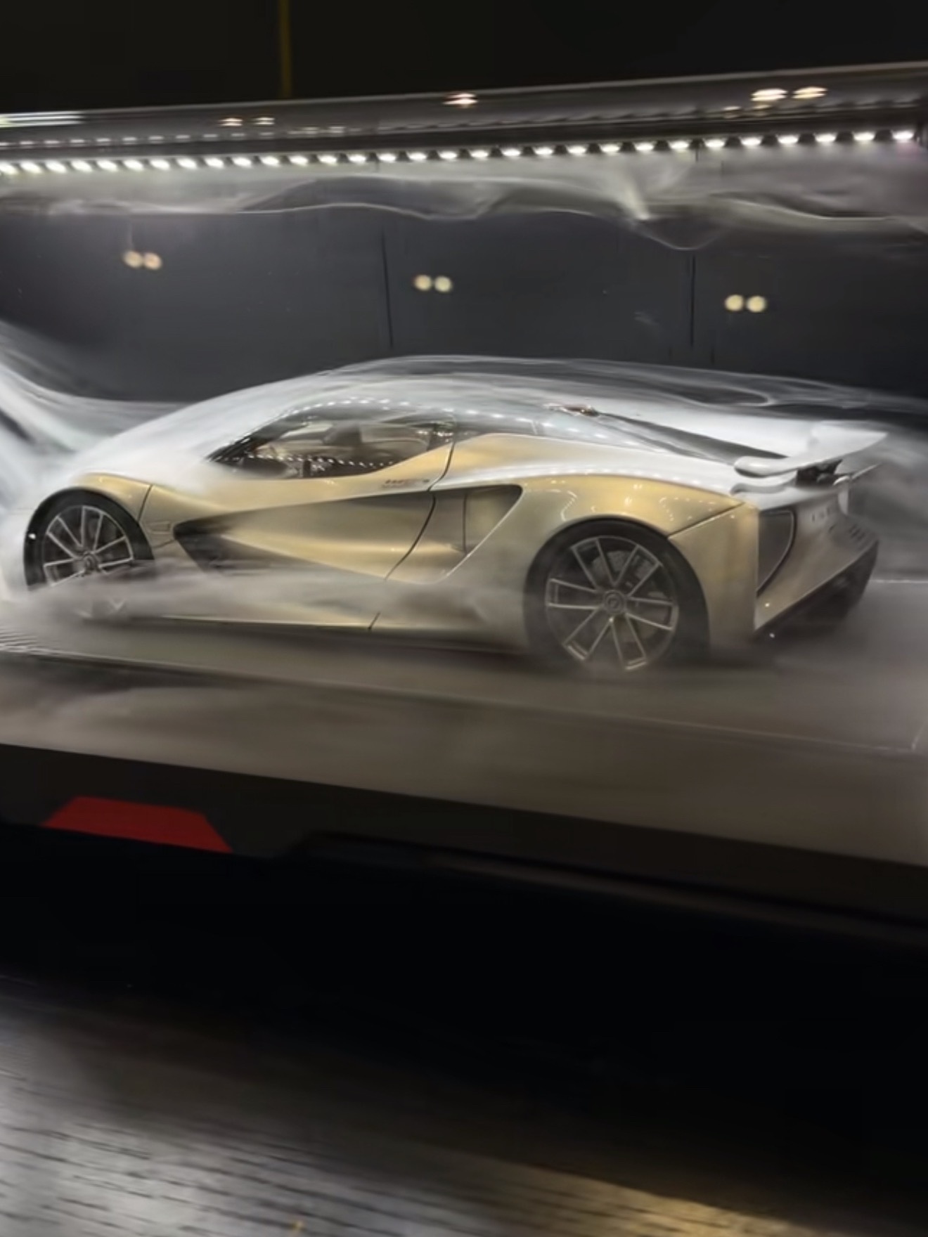 莲花EVIJA的风洞测试，好帅，不过我QQ飞车里也有这么帅的车