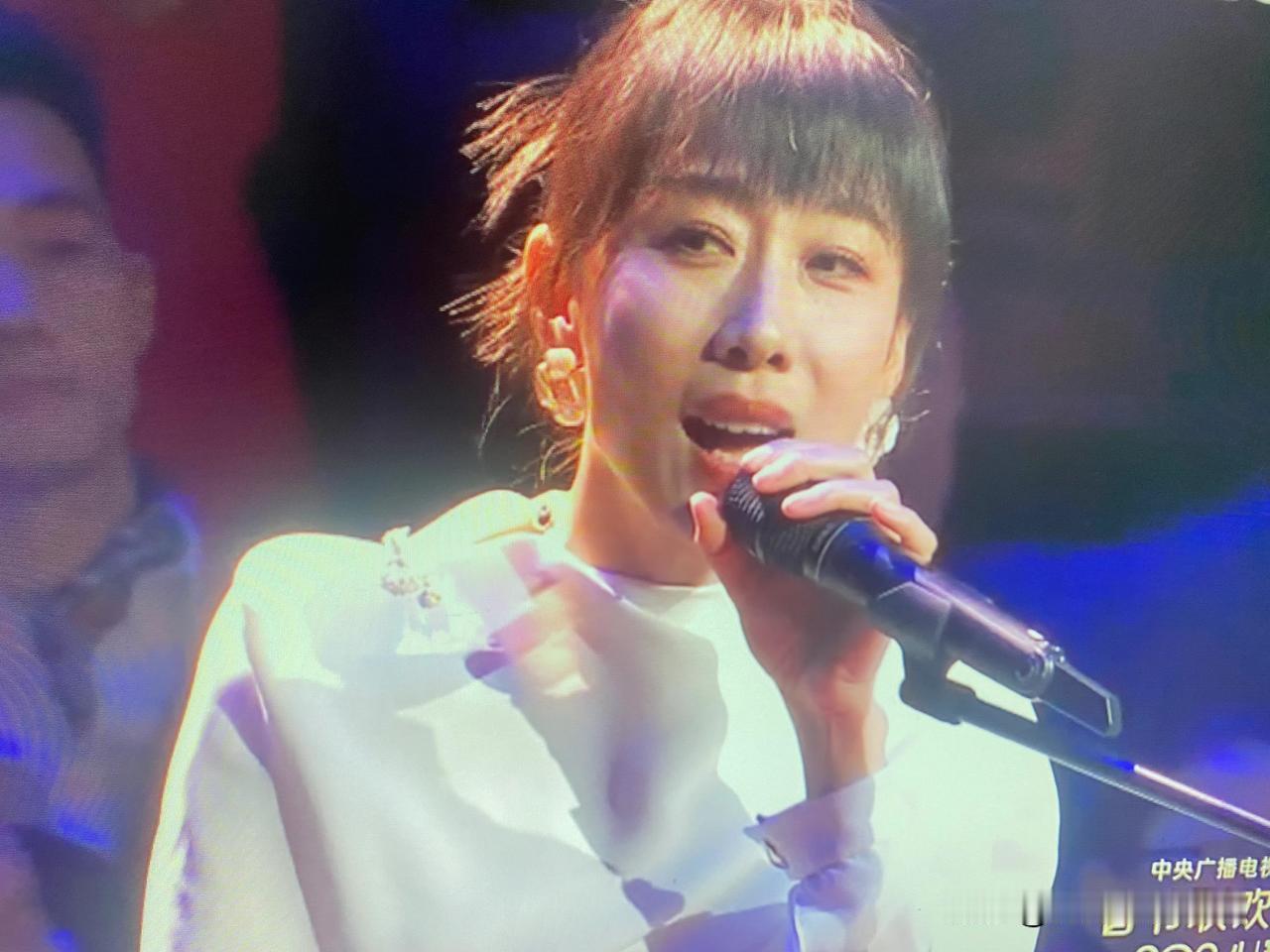 《寒舍不寒》几个梗还不错，轻松愉快！就是太短了！
  任素汐是本次春晚请的最正确