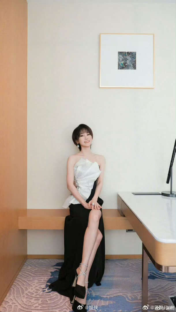 谢楠被5个人选笑开了花谢楠人气直接拉满！一登场就收获五位姐姐同时亮灯争抢，当场笑