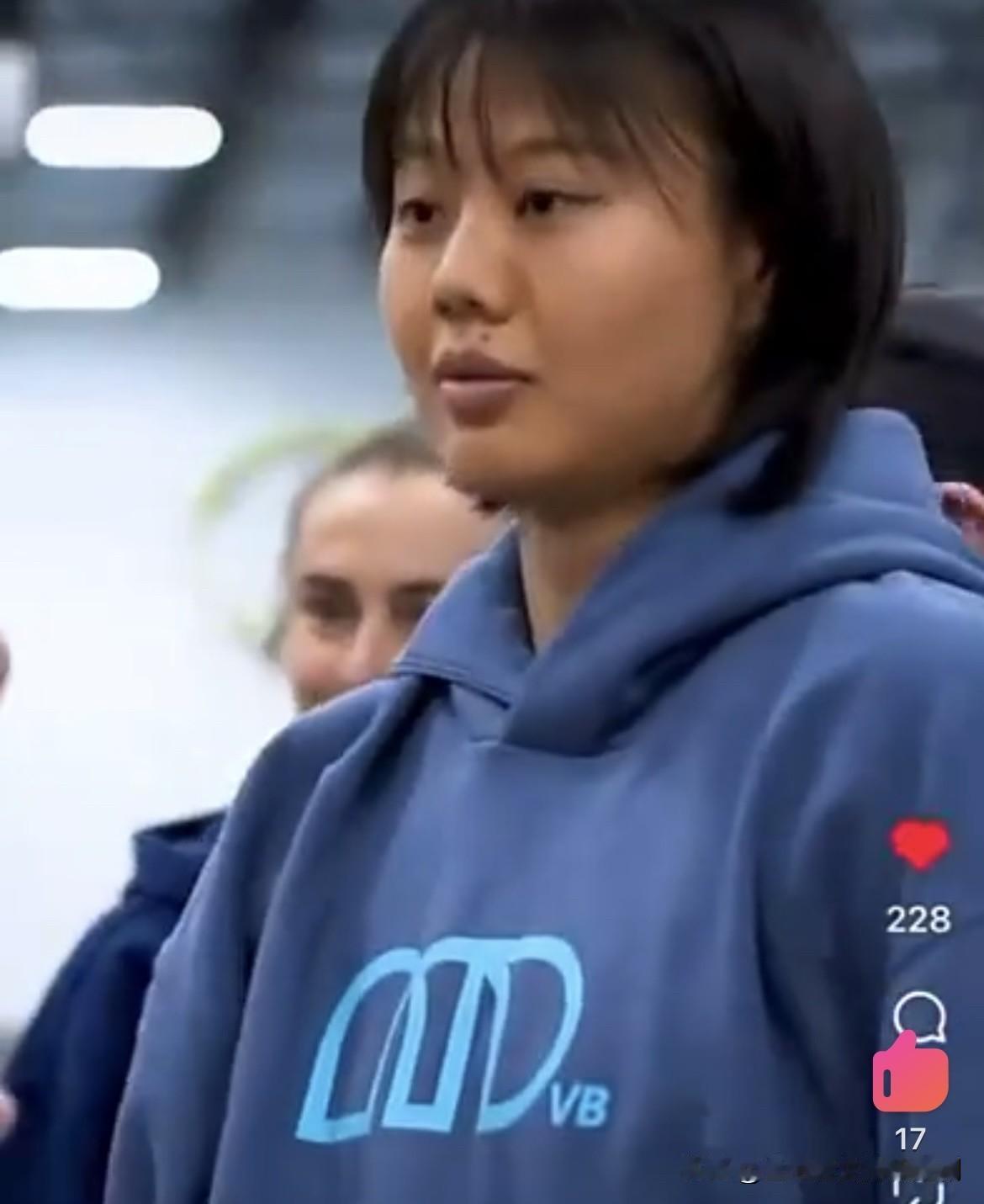 近日，有网友发现：中国女排名将龚翔宇已经抵达美国，与俱乐部的队友开始了互动，也经