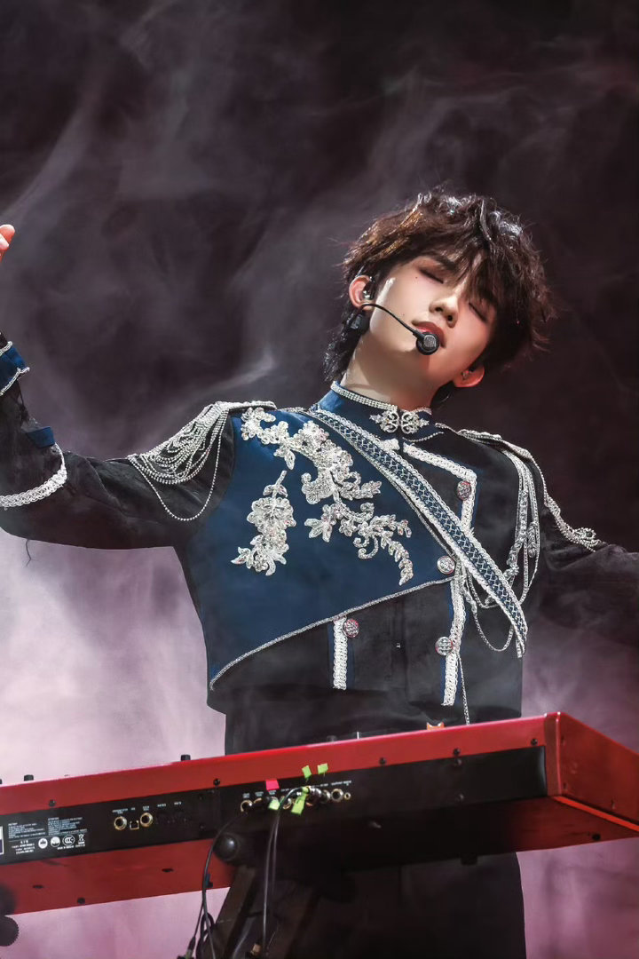 啊啊啊啊啊啊啊我怎么才看到winter老师的神图，好喜欢这种不可一世唯我独尊的气