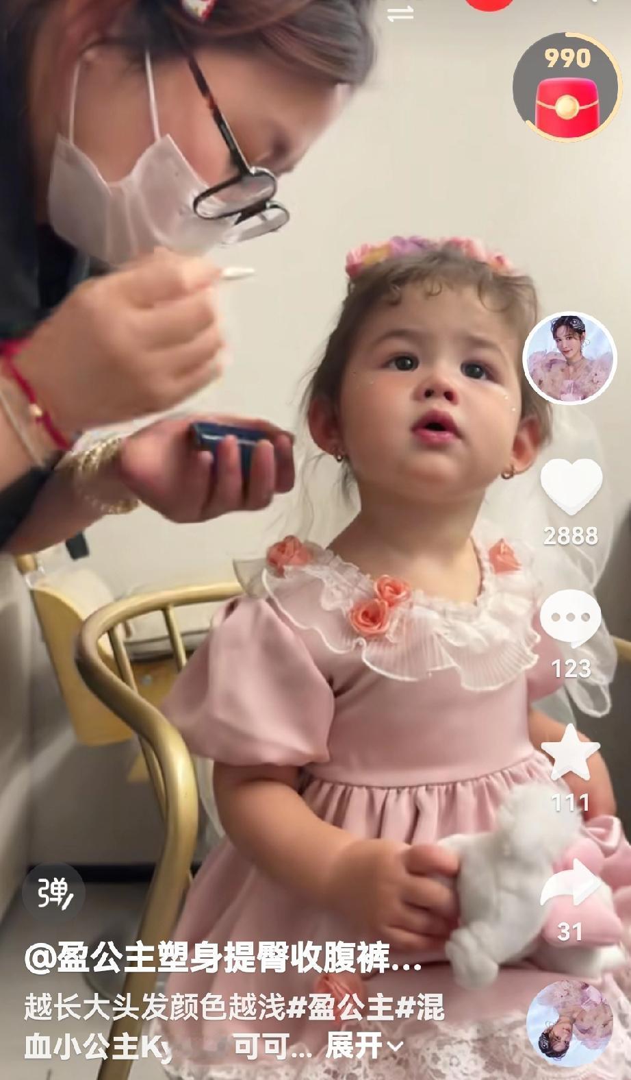 小凯莉是刻在基因里的爱美，长大了，也是活在聚光灯下的人。