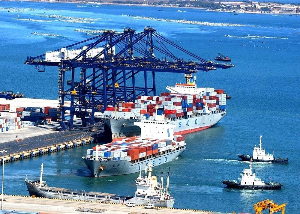 船都改道了。不是怕风浪，是怕中国港口的账单。

你信吗？一艘邮轮，停一次，费比全