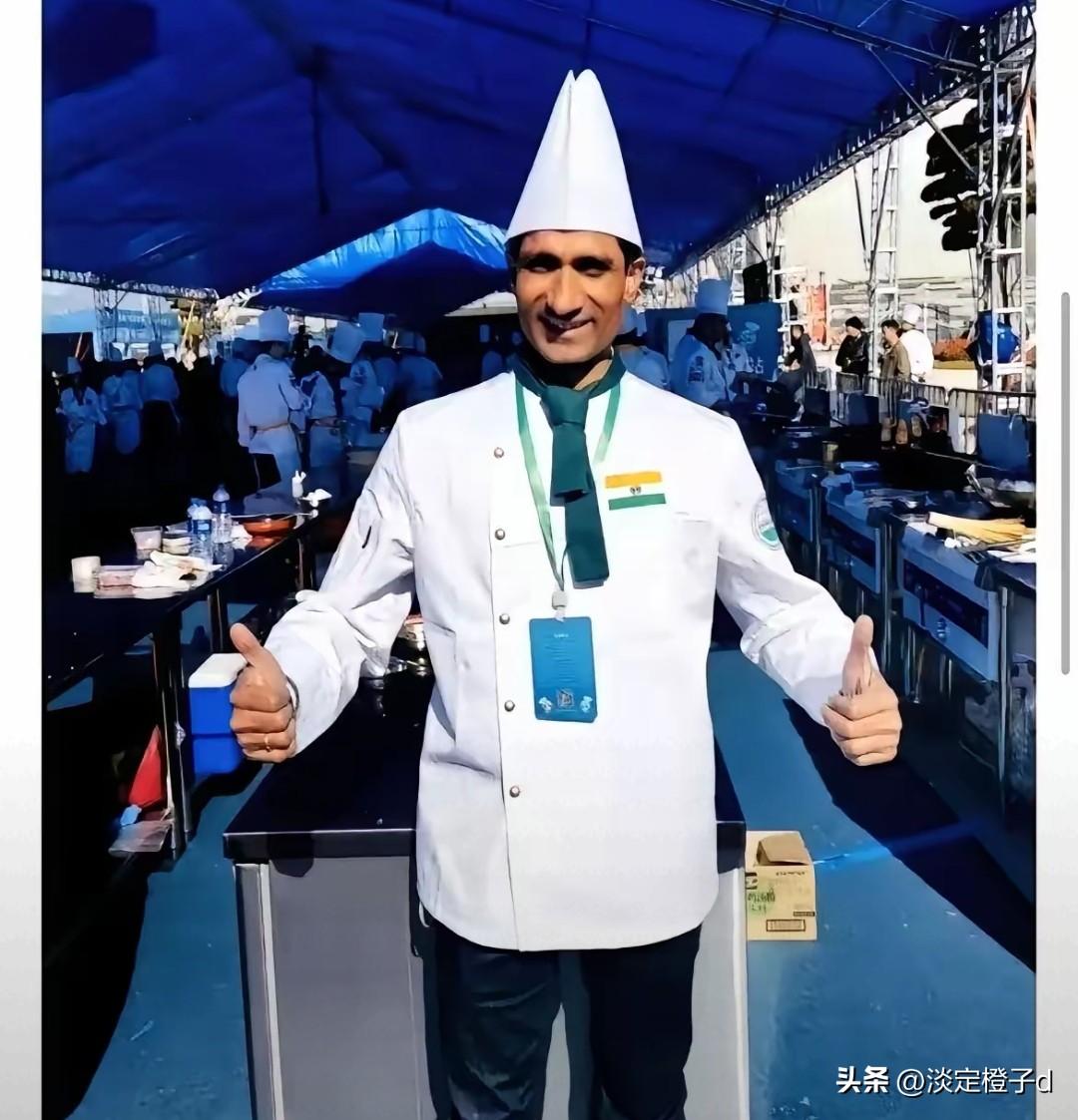 印度商户享免租红利引热议，戳中本土公平共鸣
 
汤家凤公开质疑印度创业者德福的餐
