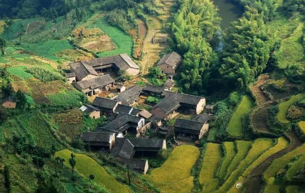 【仙居·神仙居住的地方】《郡县释名》浙江卷下：“旧志：邑东南三十里有括苍洞，在栝