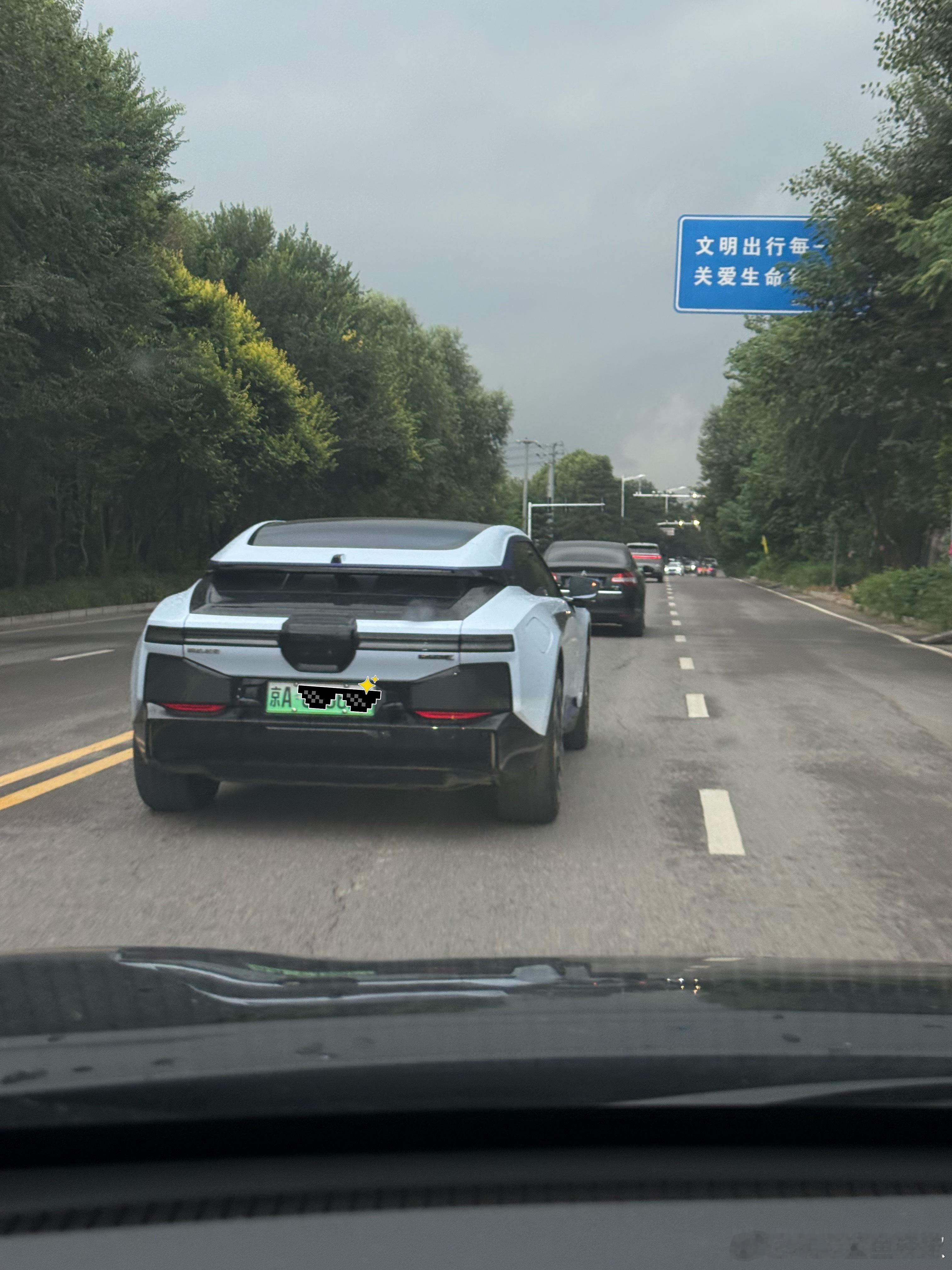 九九成 稀罕物高合HiPhi Z  最接近概念车的量产车，在路上看到后真的被惊艳