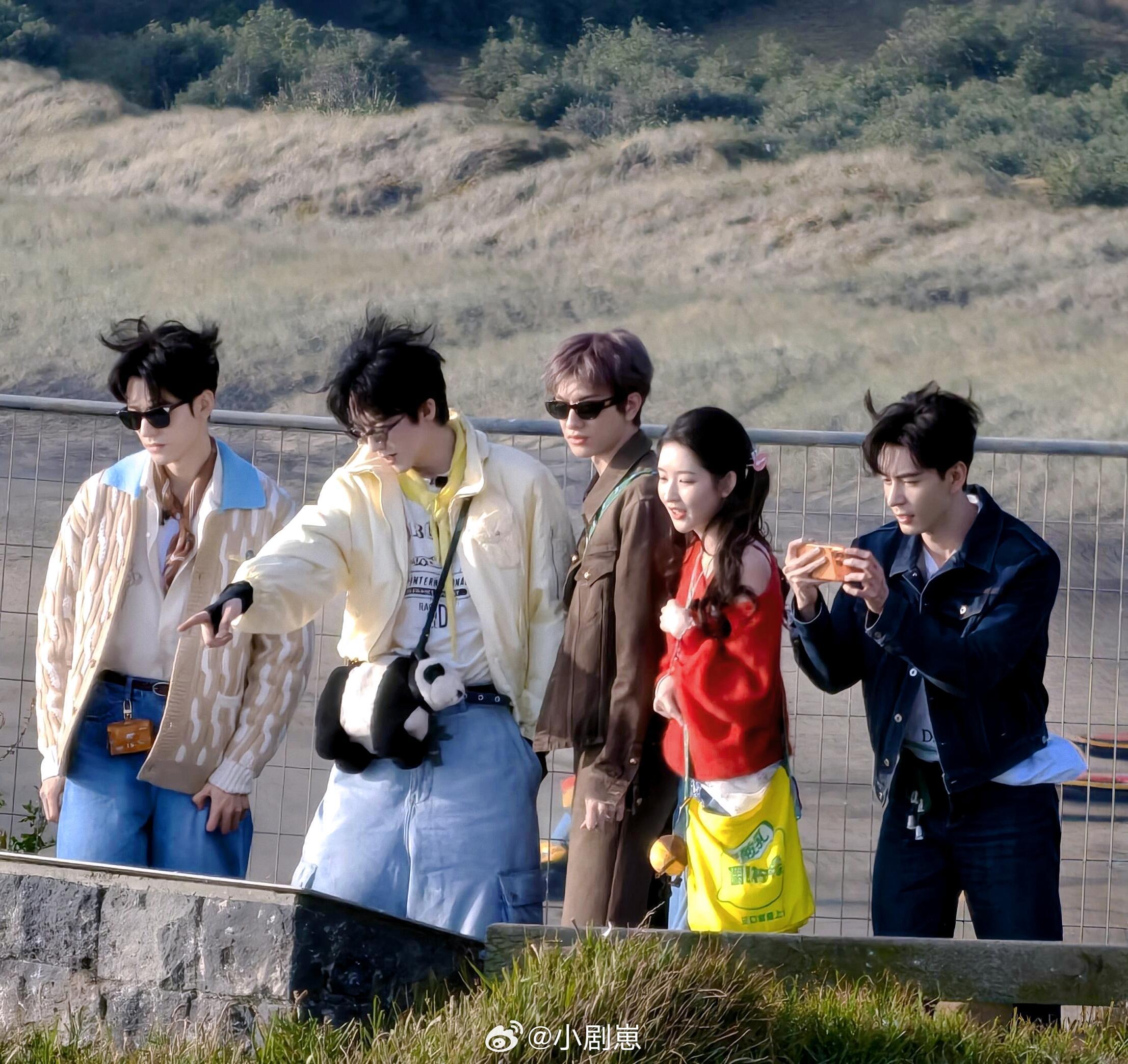 地球超新鲜论有多少对CP爱磕CP(磕友情),这五个帅哥美女站一起就很赏心悦目，嘴