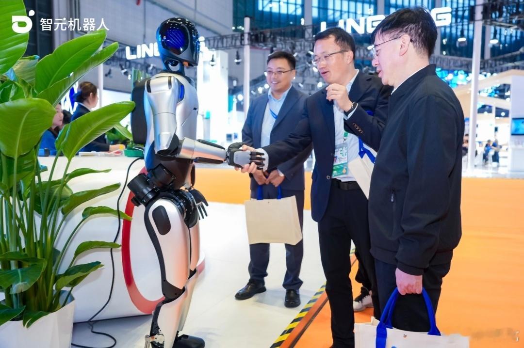 2025年11月5日上午，第八届中国国际进口博览会在国家会展中心（上海）开幕。作