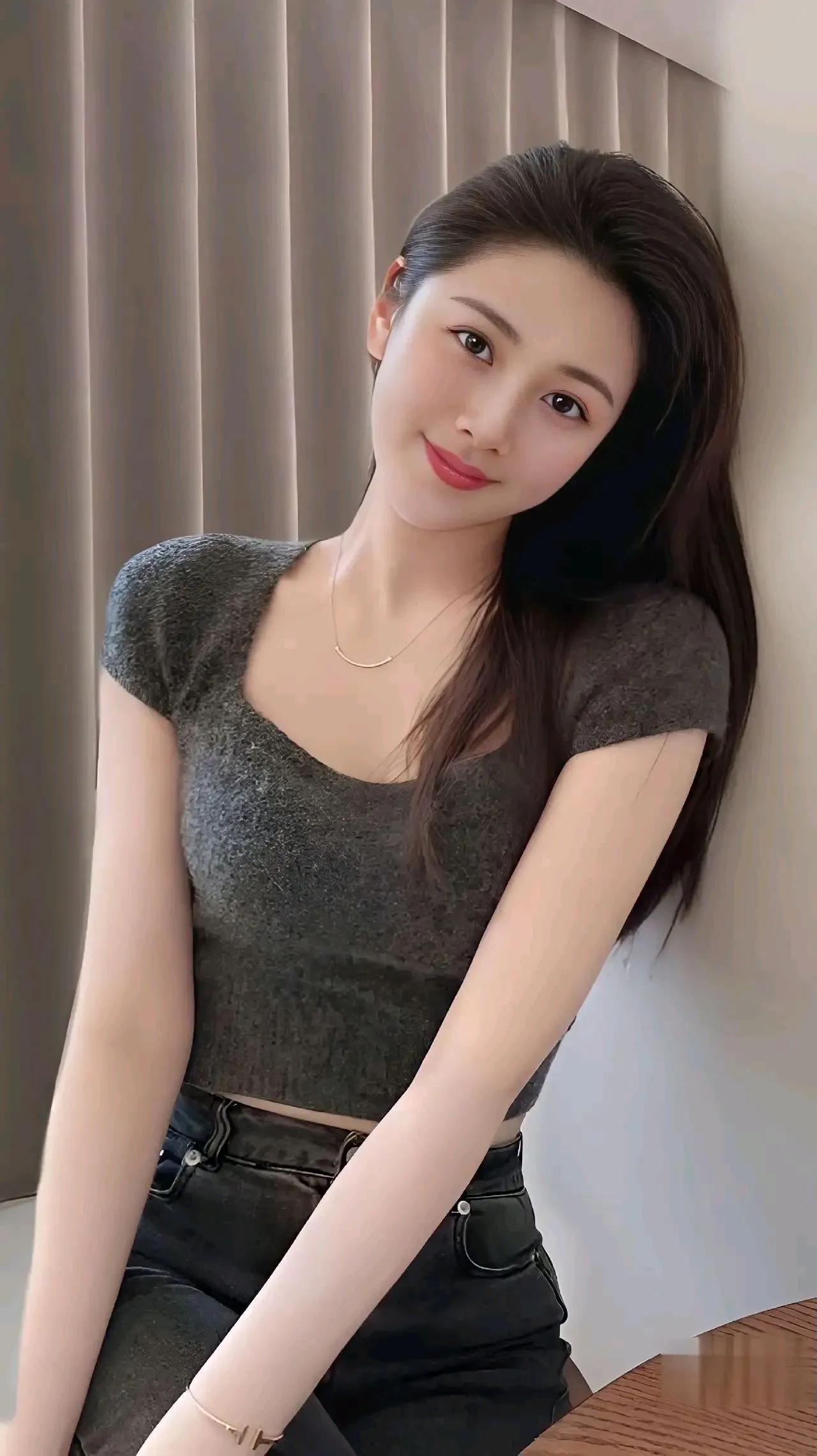 我始终认为，如果你爱上一个人，就不会对其他人感兴趣了。
如果有，那就不是爱了。
