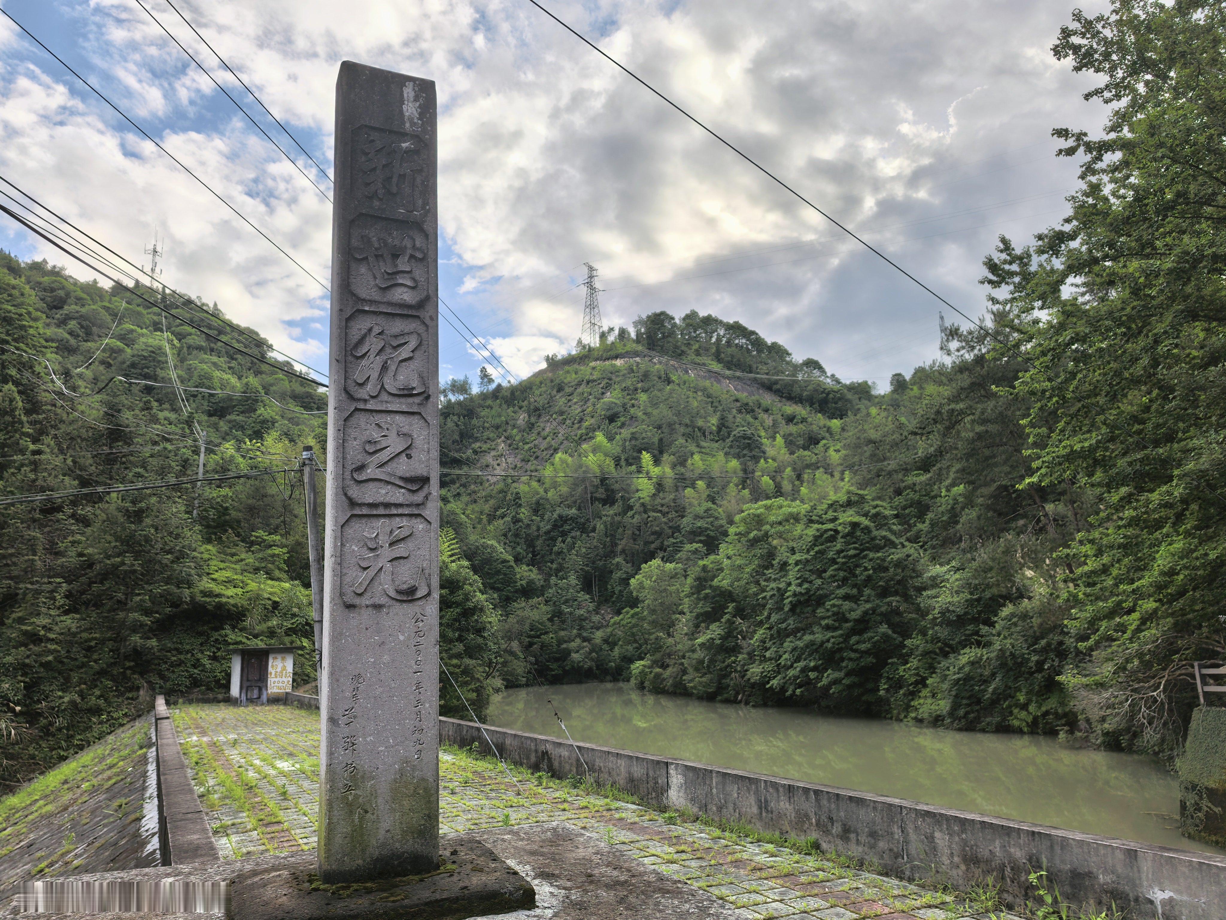 原本以为今天会下雨，没想到还能有个不错的天气。傍晚抓住周末的尾巴，趁着清闲，骑着