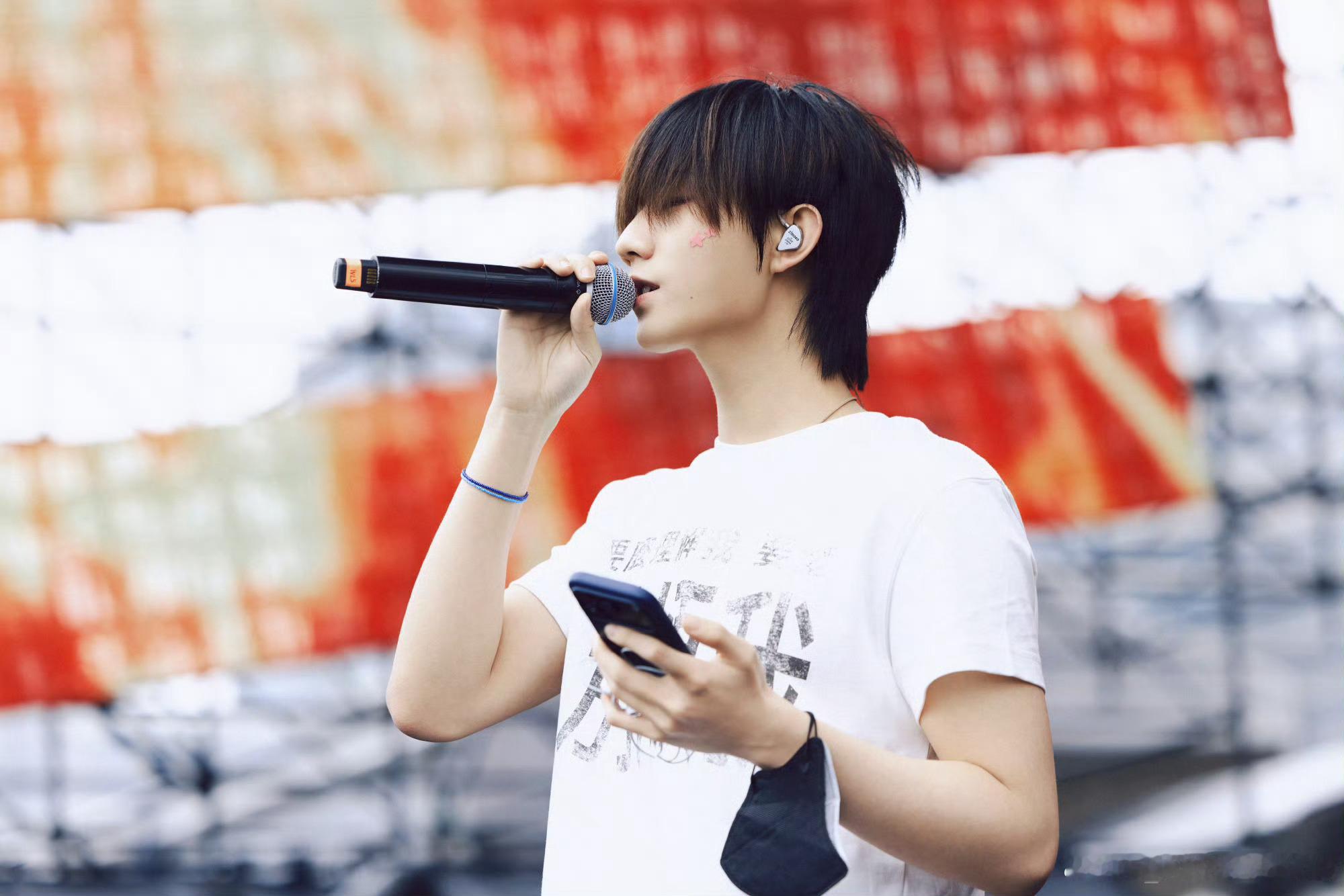 张子墨嘉善音乐节彩排照张子墨嘉善音乐节彩排 今晚🎤期待张子墨嘉善舞台