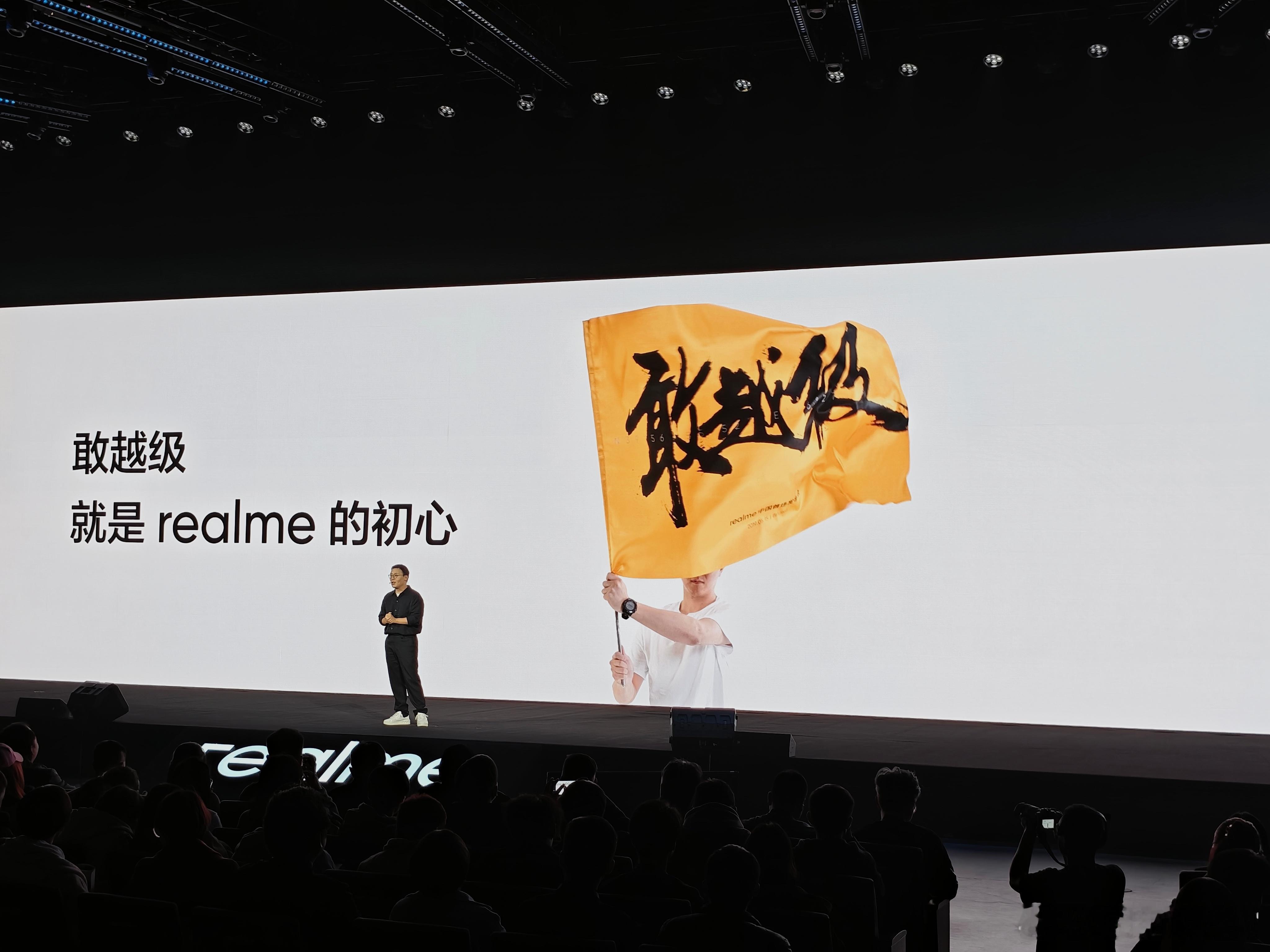 作为新生代品牌，真我做产品也蛮有意思，真我GT8 Pro这次镜组Deco可以自由