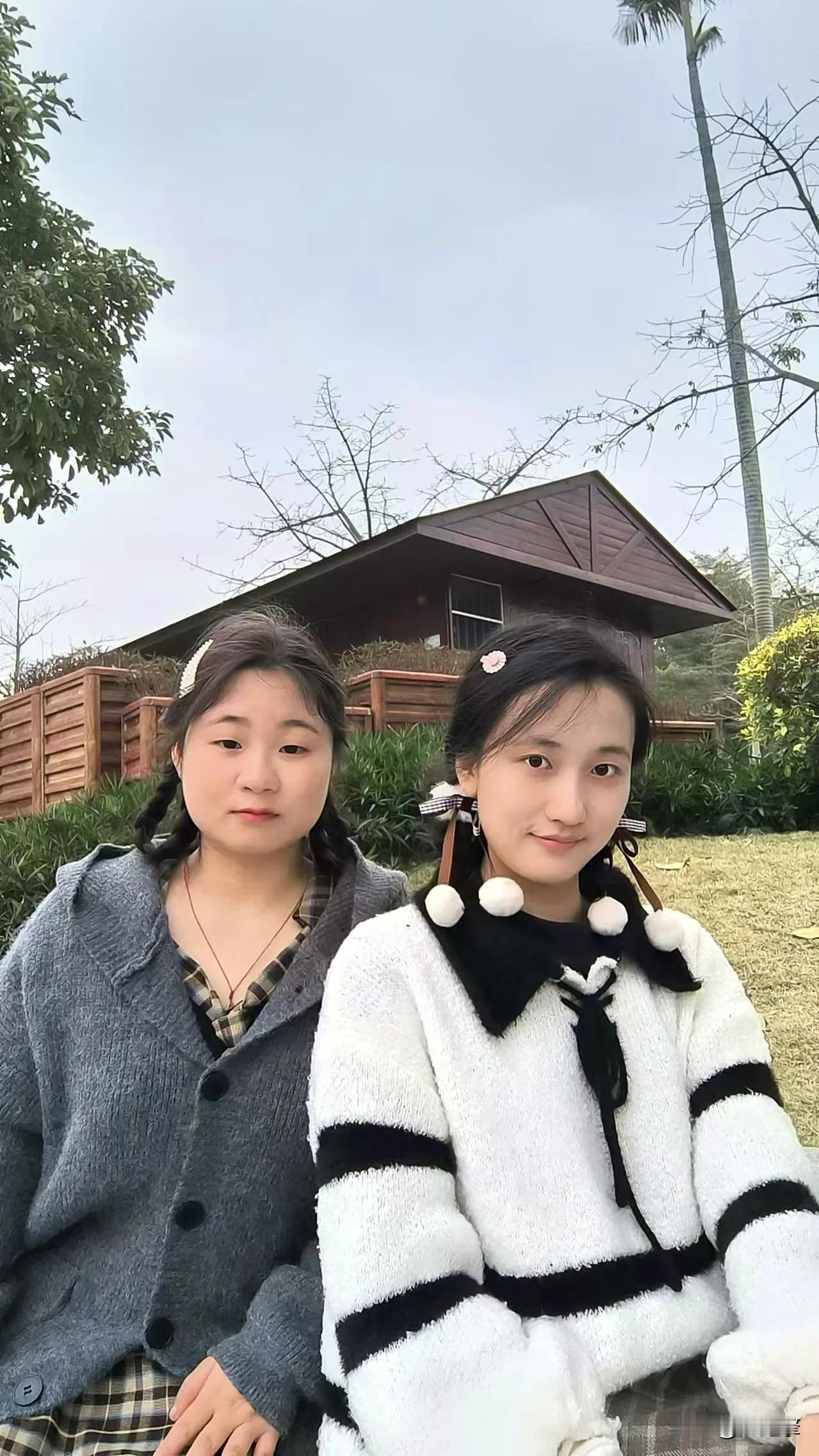分享手机里的花花草草新年里，阳光灿烂，风含情，路边的花草在笑，祈福新年吉祥，好运