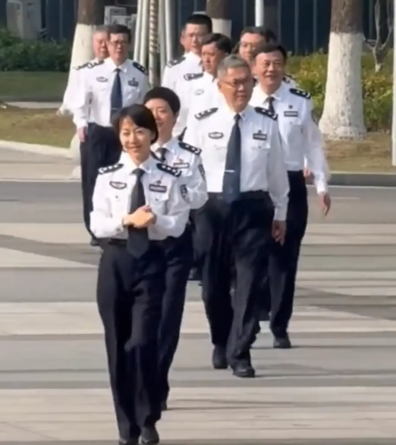 江苏警官学院^O^豆蔻初妍，眉目清灵，少艾天真，楚楚可人。历岁华而蕴风...