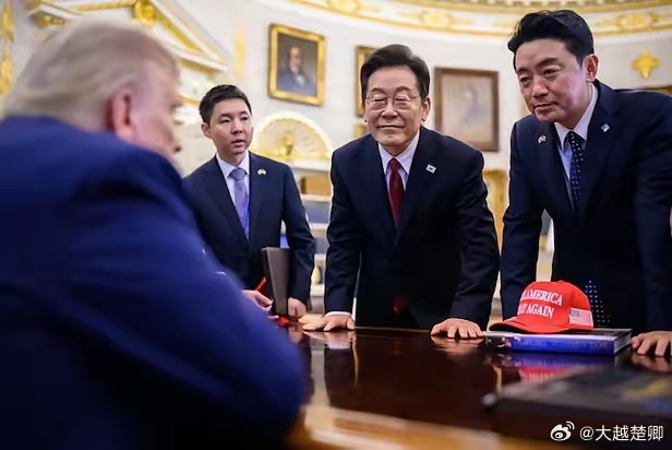 特朗普谈及群捕韩国劳工一事，说外企在美国建厂，应当雇佣并培训美国劳工。 ​​​