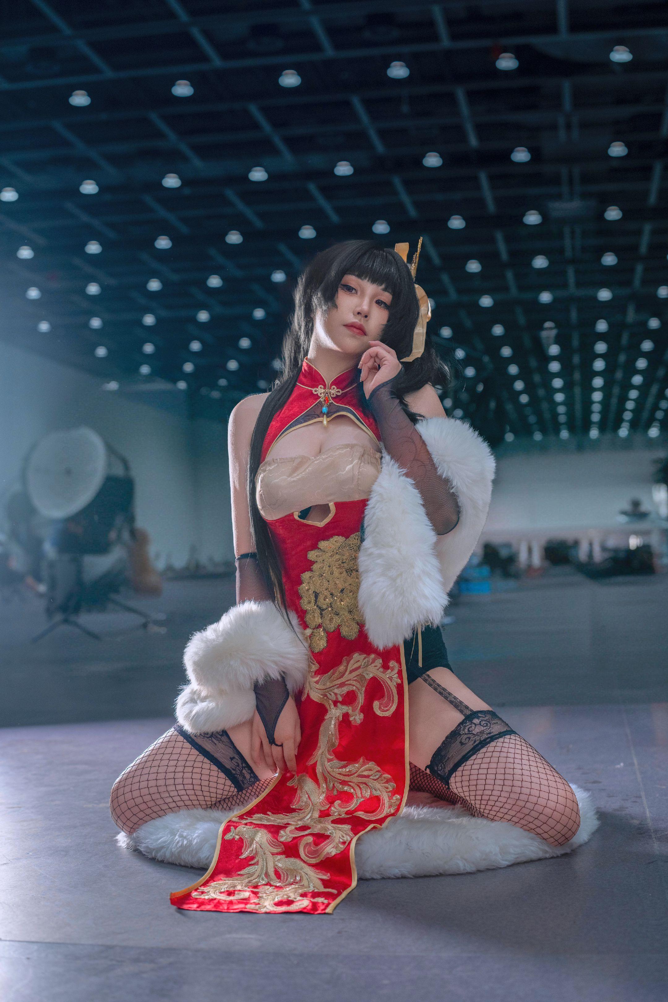 脚麻吗？    cos正常服饰，已穿打底，隔壁平台都能发。