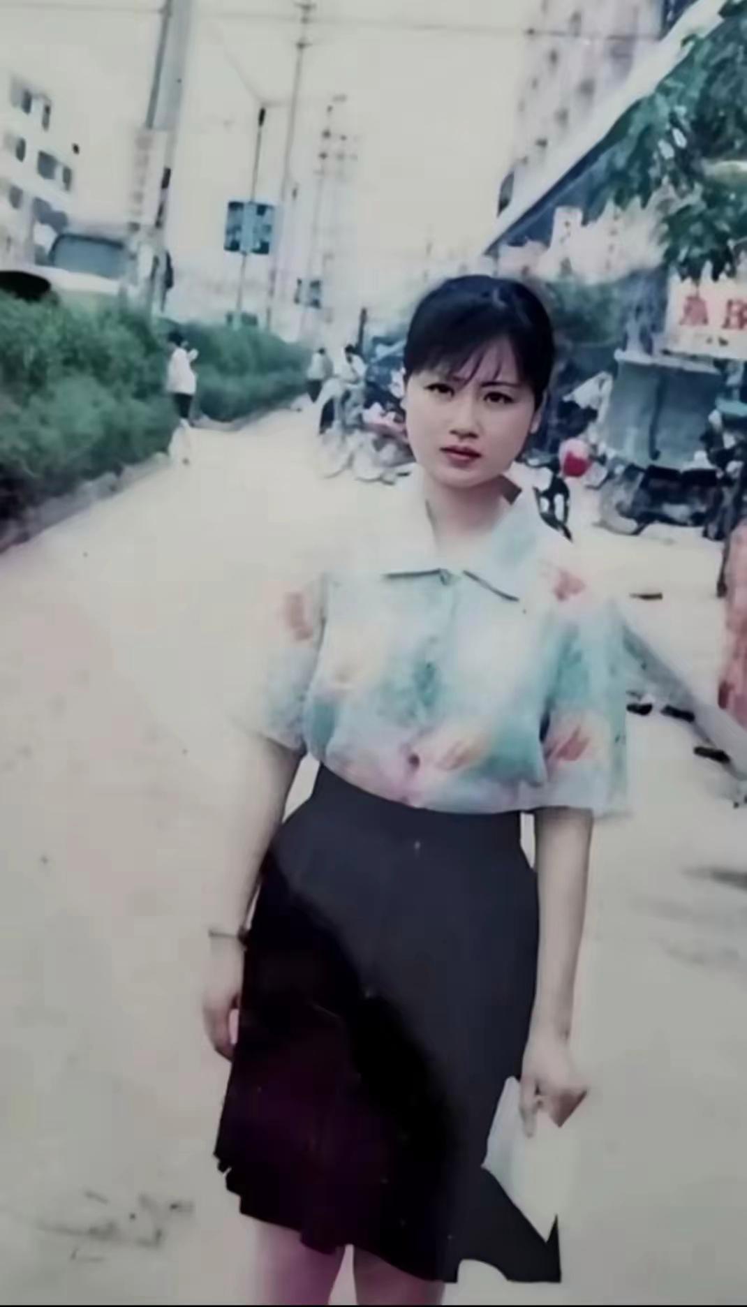 这张照片拍摄于2004年，
那年我一个人来广东打工。
陌生的环境，
没有一个认识