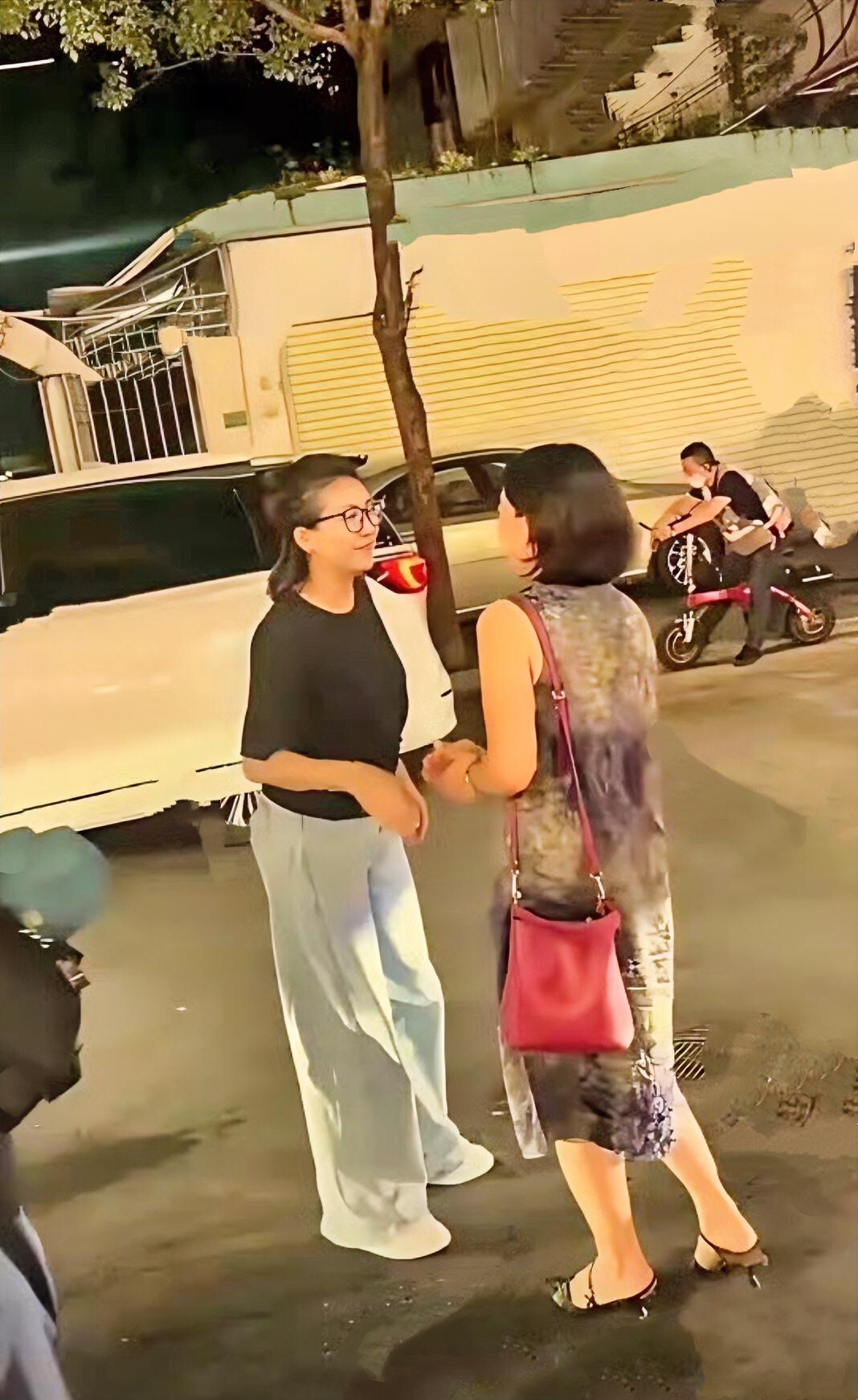 还记得央视主持人王小丫吗？最近她的近况曝光，人到中年模样变化明显，很多人第一眼没