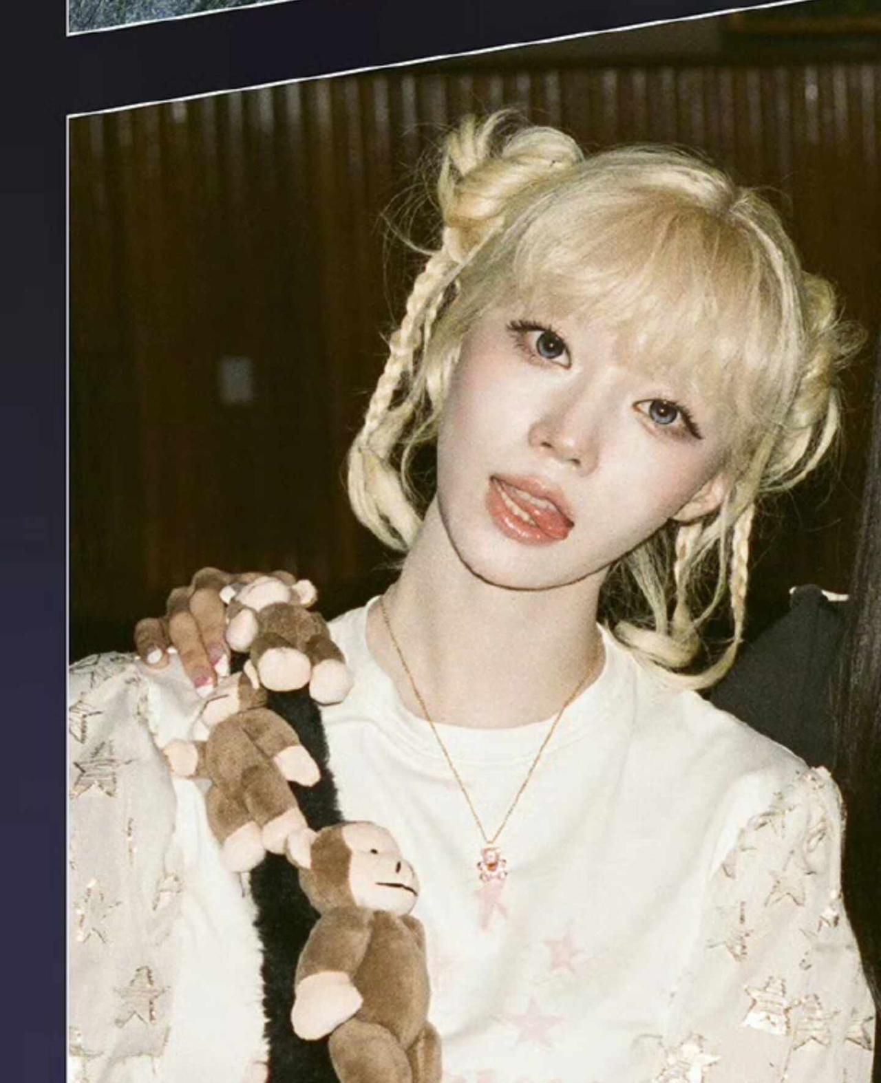 宝宝你的脸颊肉呢，满身的小猴好萌啊
挂了满身的小猴子，金小馒你好萌，你怎么那么萌